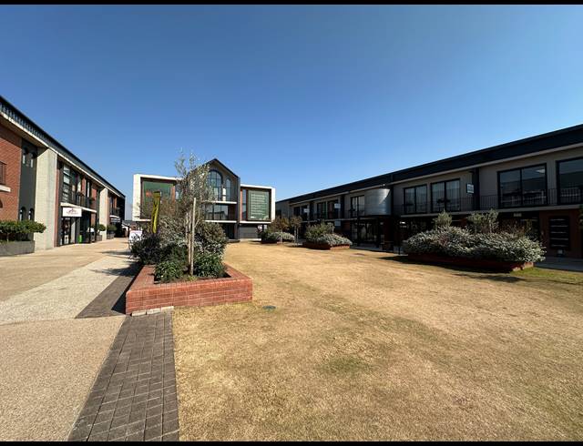 303M² WAREHOUSE TO LET IN ROOIHUISKRAAL NORTH